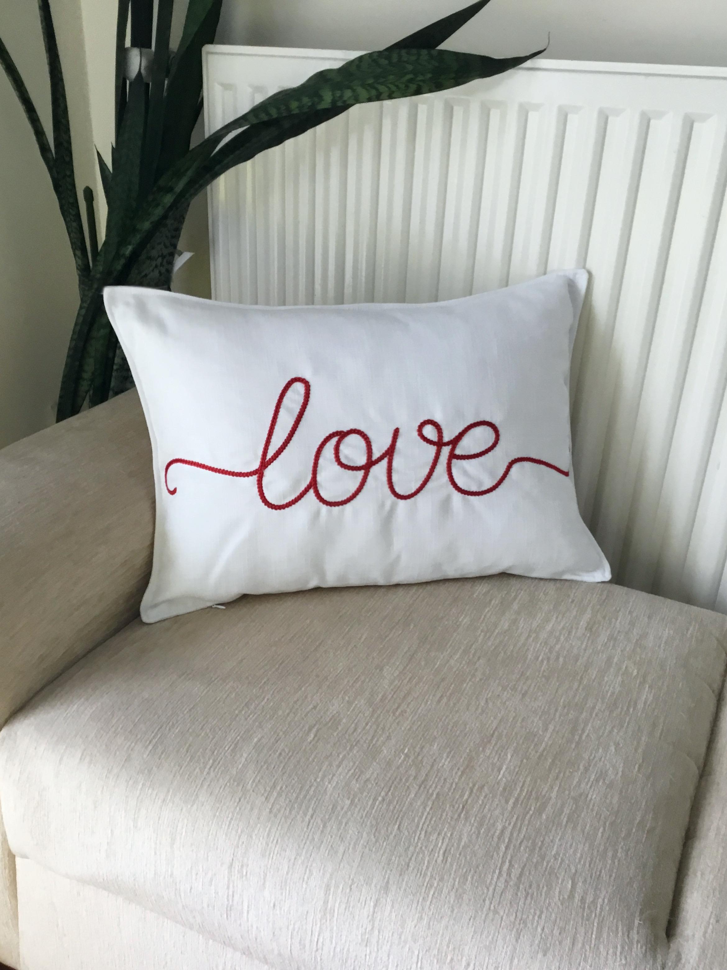 Pure Love Nakışlı Bolster Kırlent Kılıfı