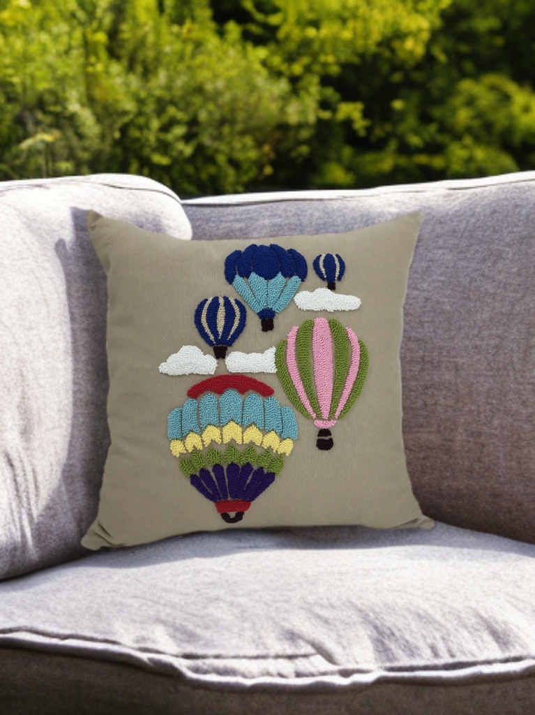 Balloons Punch Nakışlı Kırlent Kılıfı