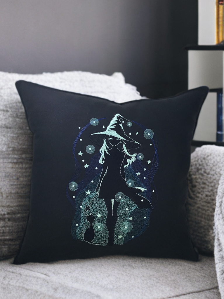 Magic Witch Nakışlı Kırlent Kılıfı
