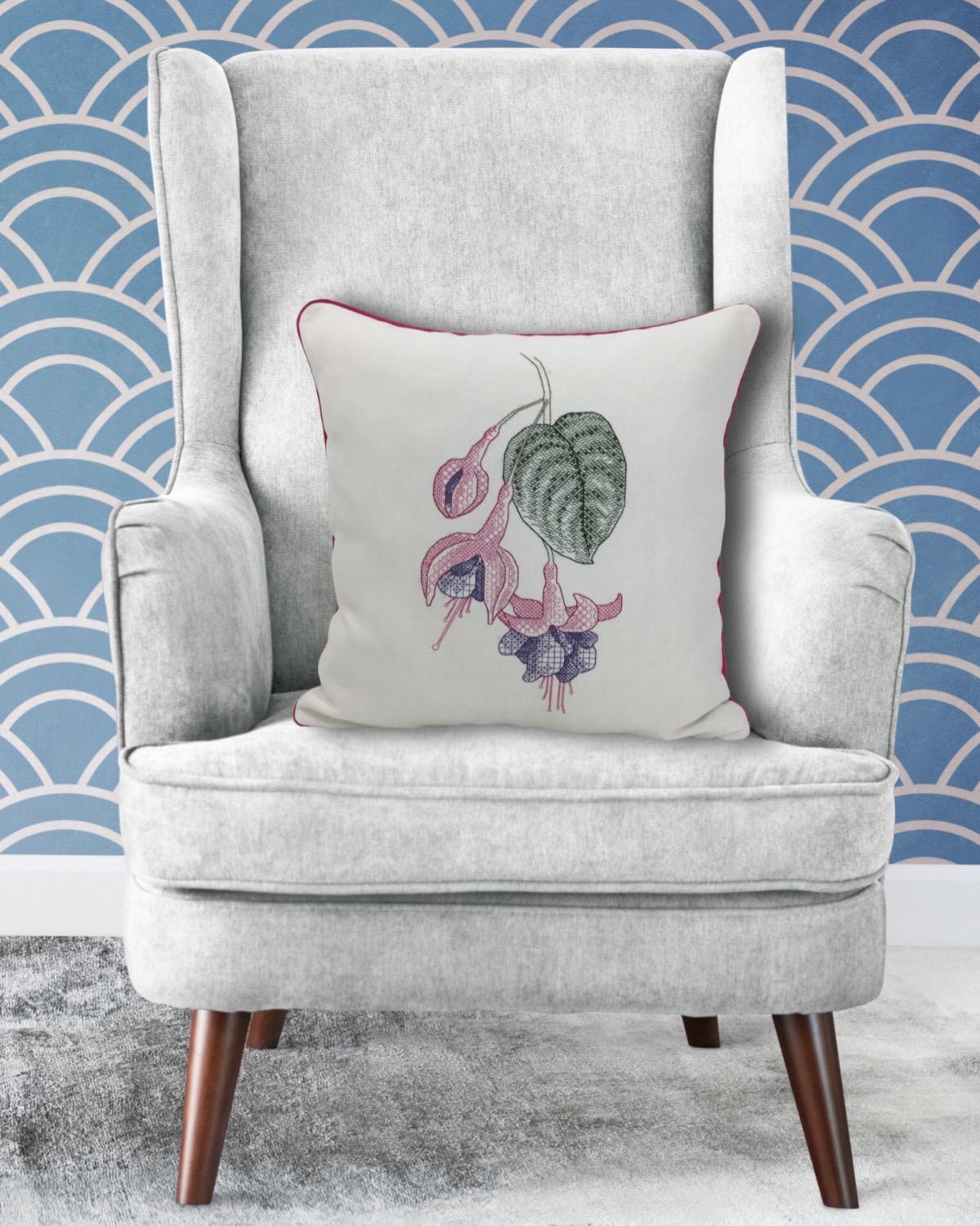 Charmingfuschia Küpeli Çiçeği Nakıışlı Kırlent Kılıfı