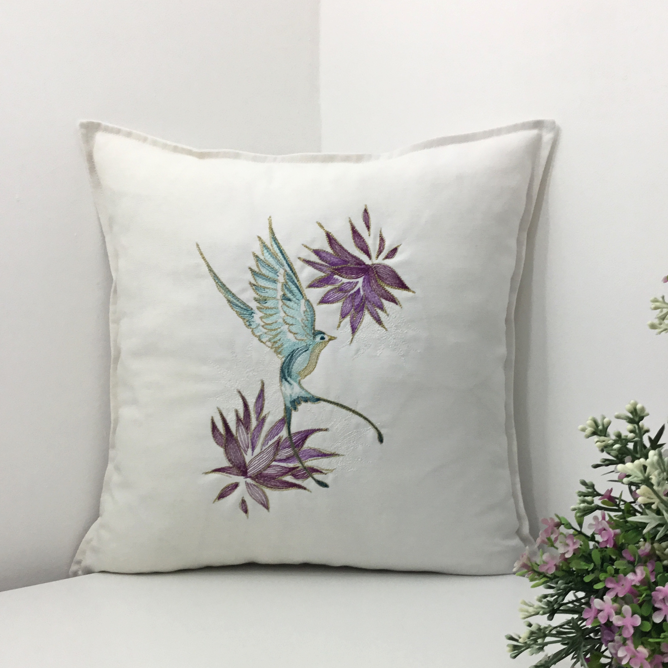 Elegant Swallow & Blooms - Kırlangıç Ve Çiçekler Kırlent Kılıfı