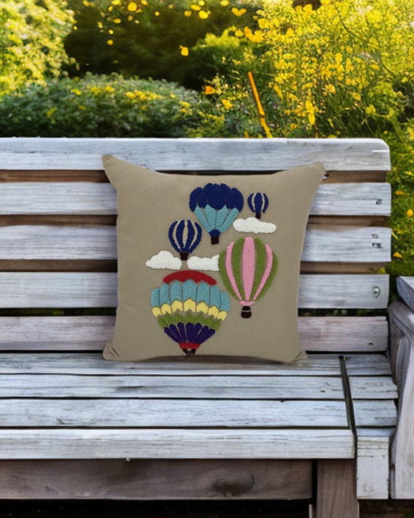 Balloons Punch Nakışlı Kırlent Kılıfı