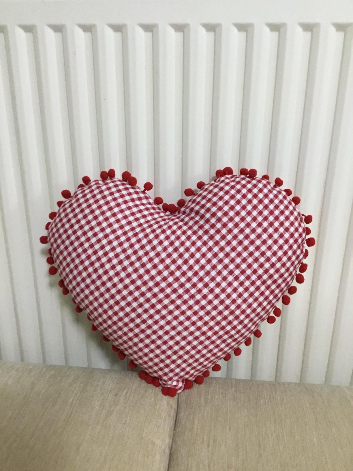 Cheerful Heart, Kalp Yastık