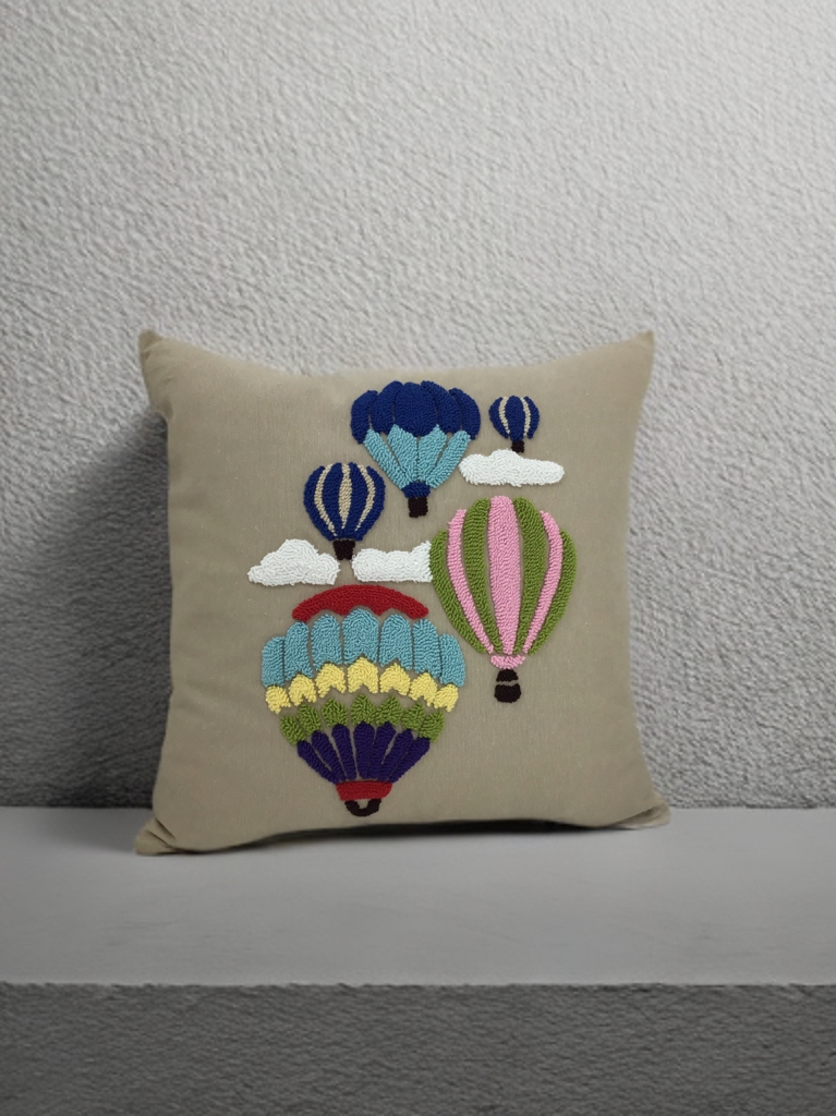 Balloons Punch Nakışlı Kırlent Kılıfı