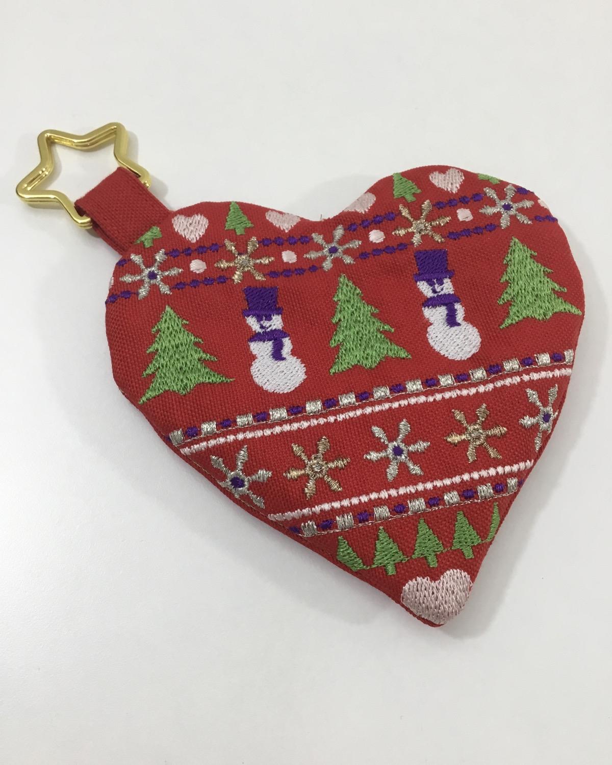 Lovely Winter Kalp Formunda Yılbaşı Temalı Nakışlı Bozuk Para Cüzdanı