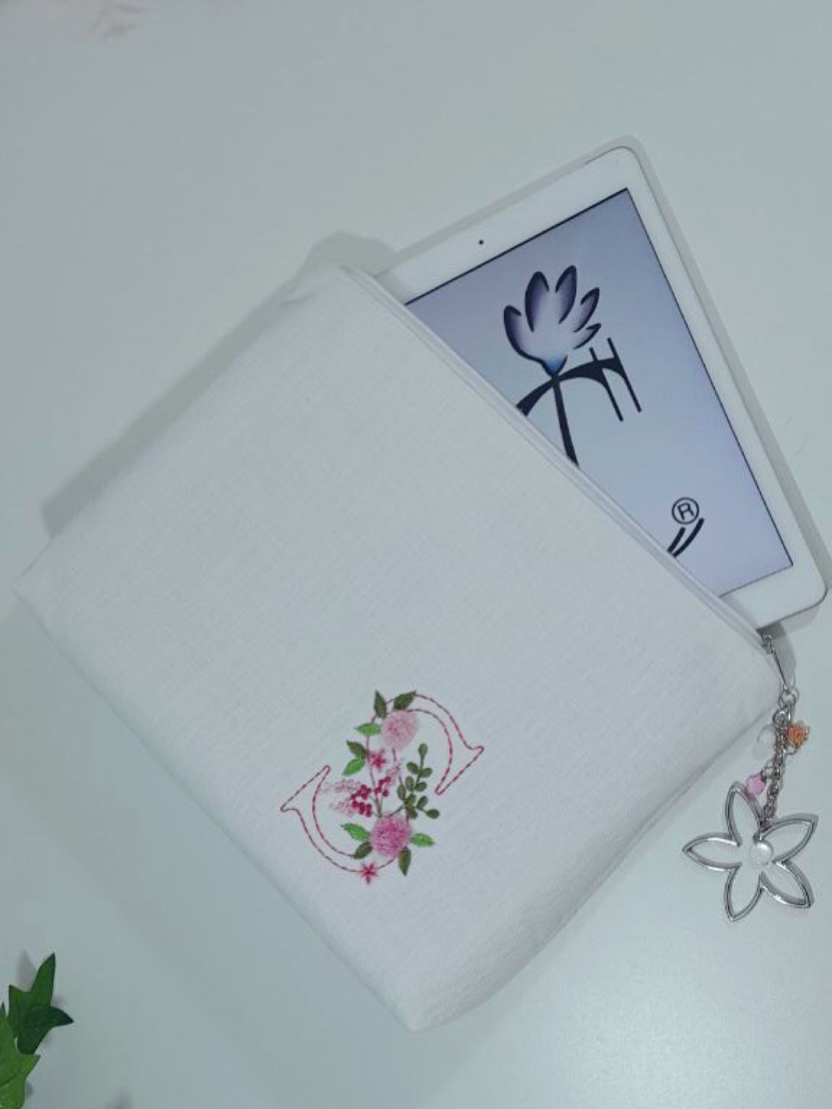 Majestic Blooms - Monogram Harfli Portföy Çanta