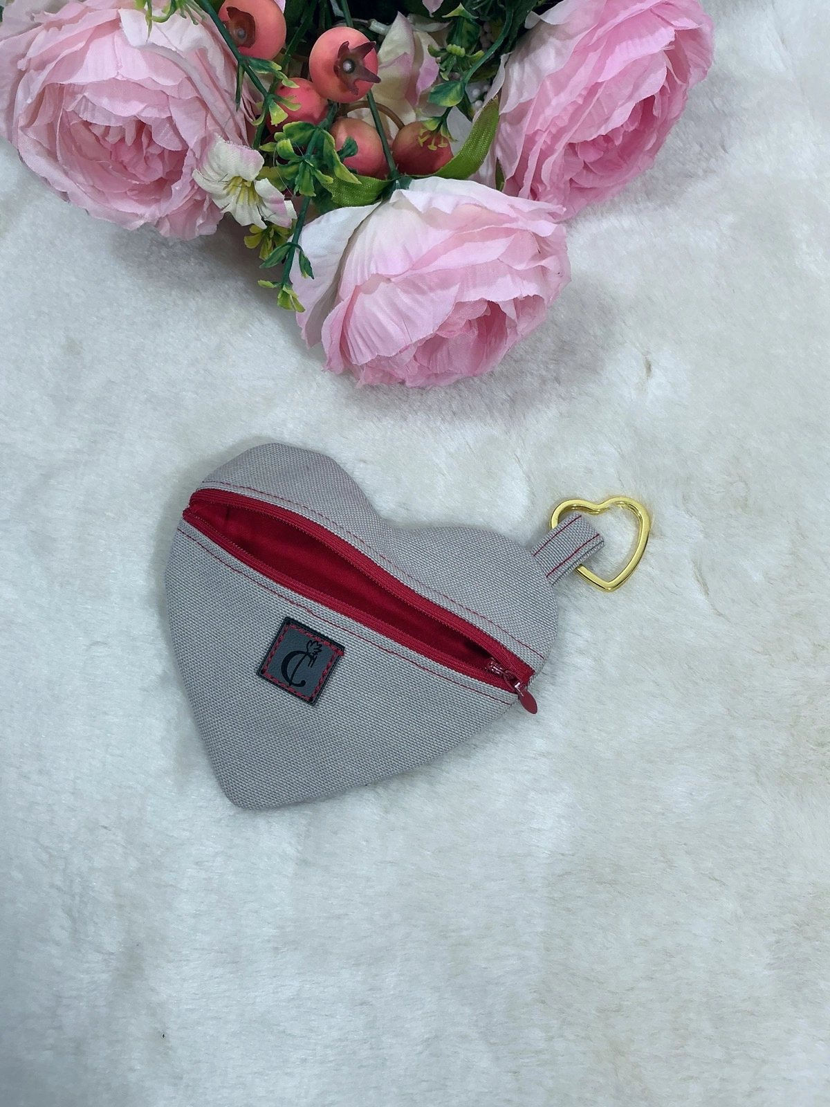 Cardinals in Love - Aşık Kuşlar Nakışlı Mini Kalp Cüzdan