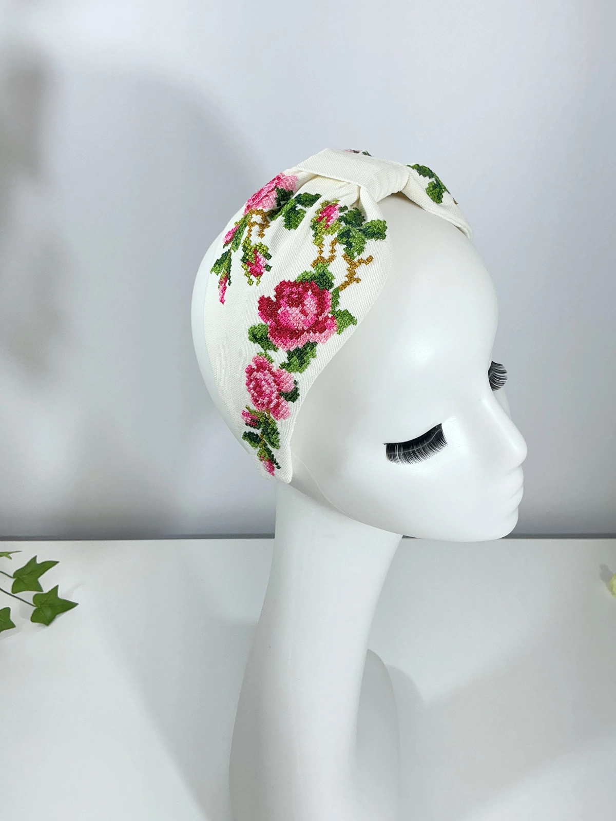 Aurora Rosy Dream Blush | Cross Stitch (Kanaviçe) Nakışlı Taç