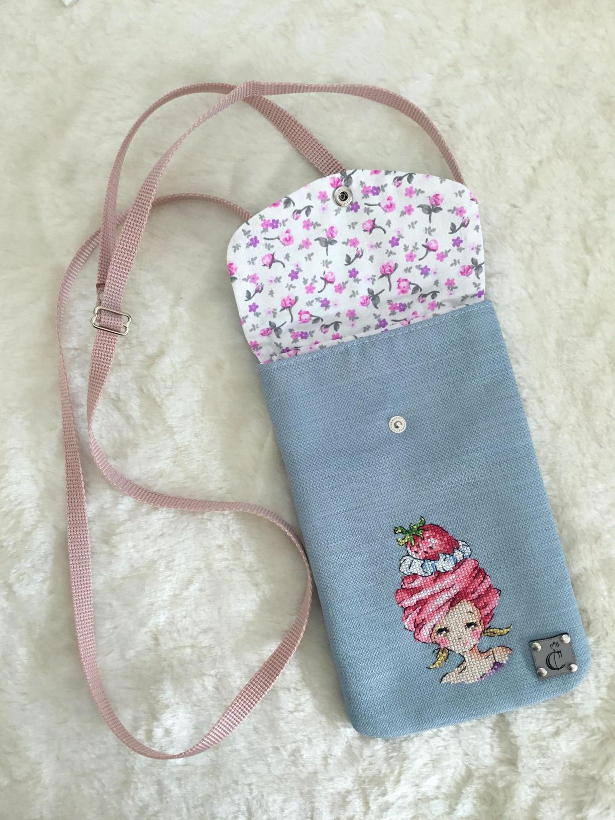 Sweet Strawberry Girl Çapraz Telefon Çantası