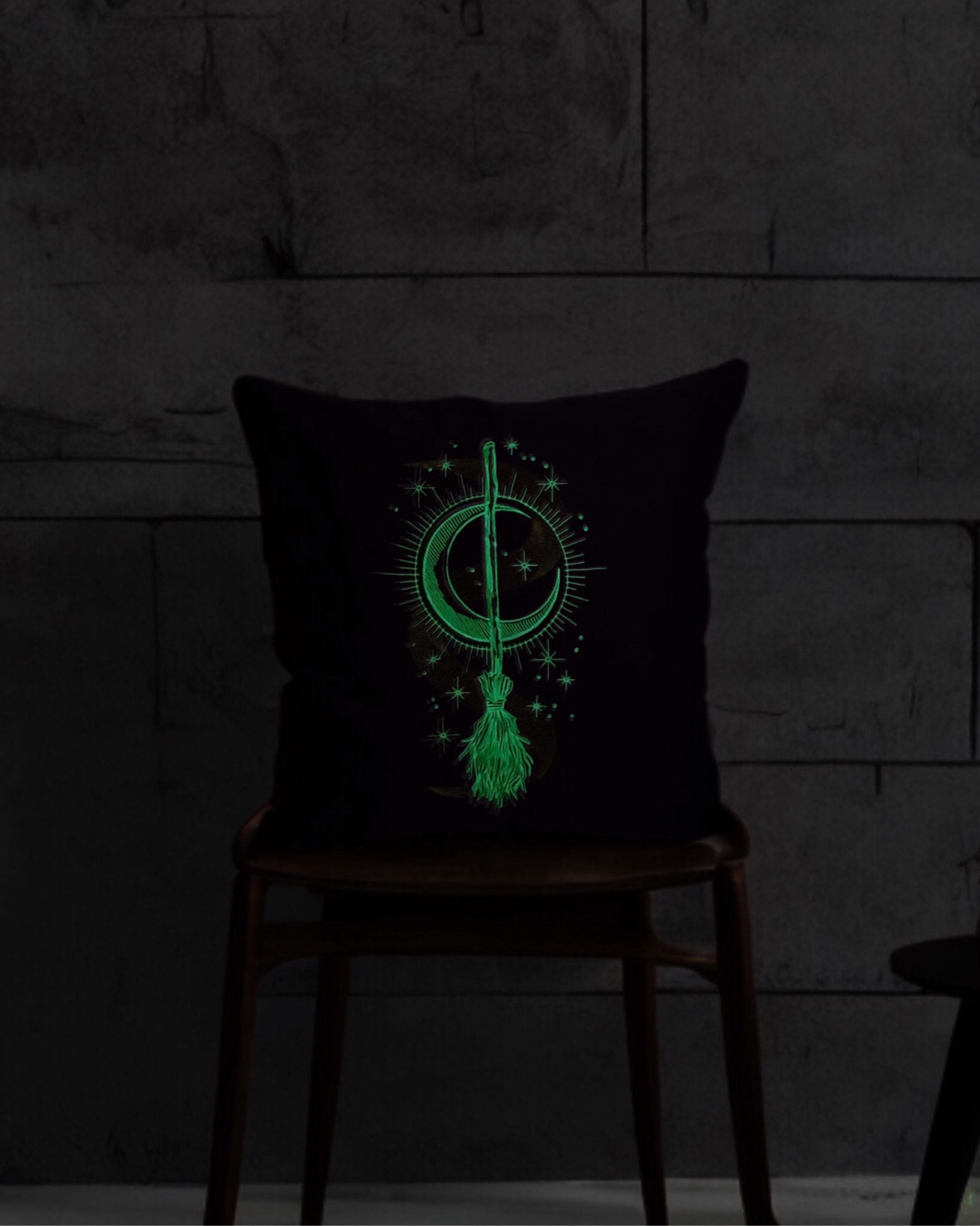 Magic Witch Broom Fosforlu Cadı Süpürgesi Nakışlı Kırlent Kılıfı