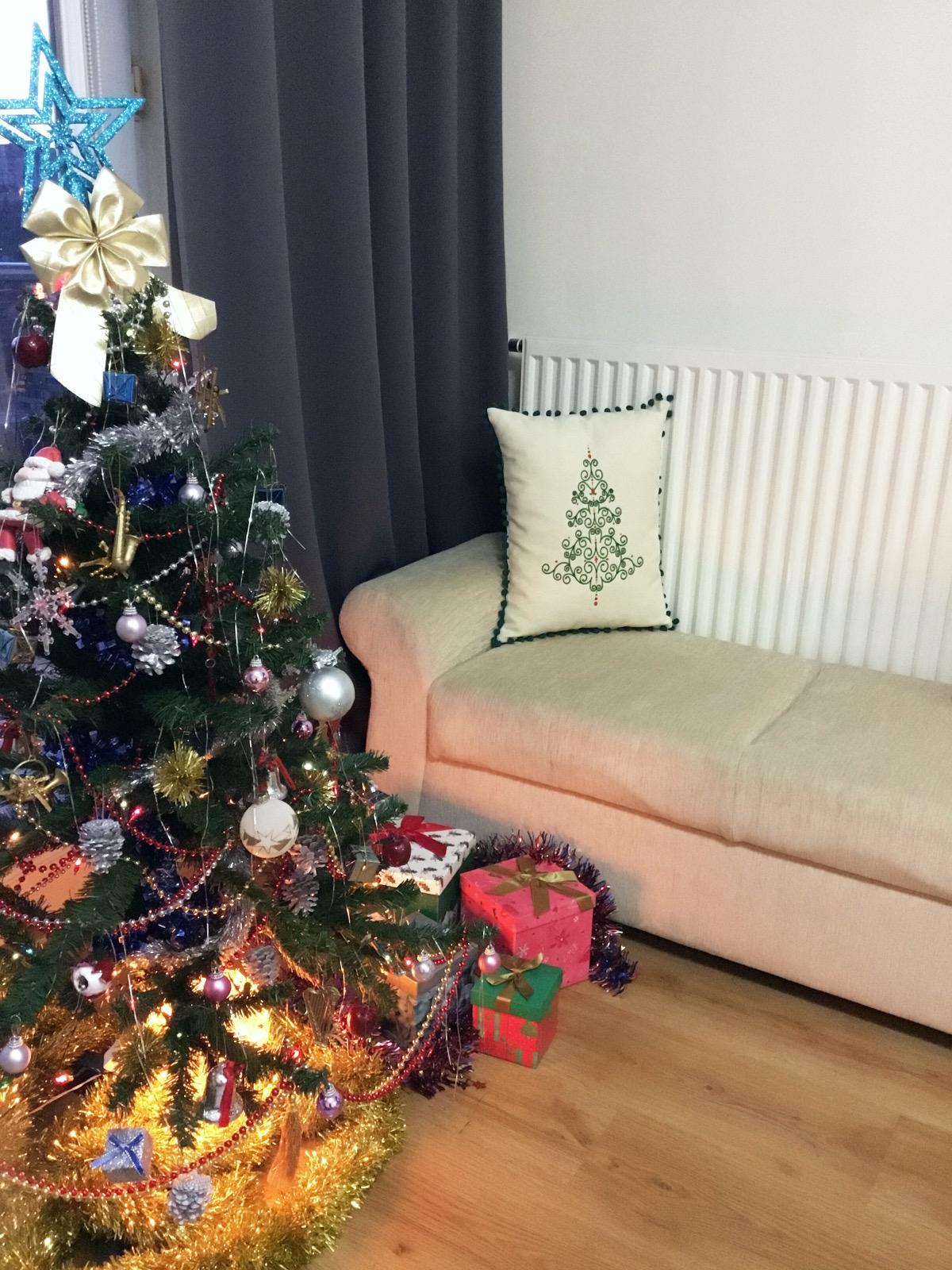 Elegant Pine Tree Dikey Kırlent Kılıfı