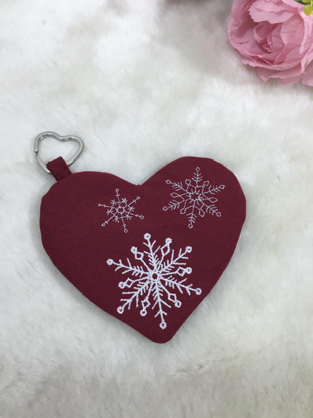Snowing Heart Kartanesi Nakışlı Mini  Kalp Cüzdan