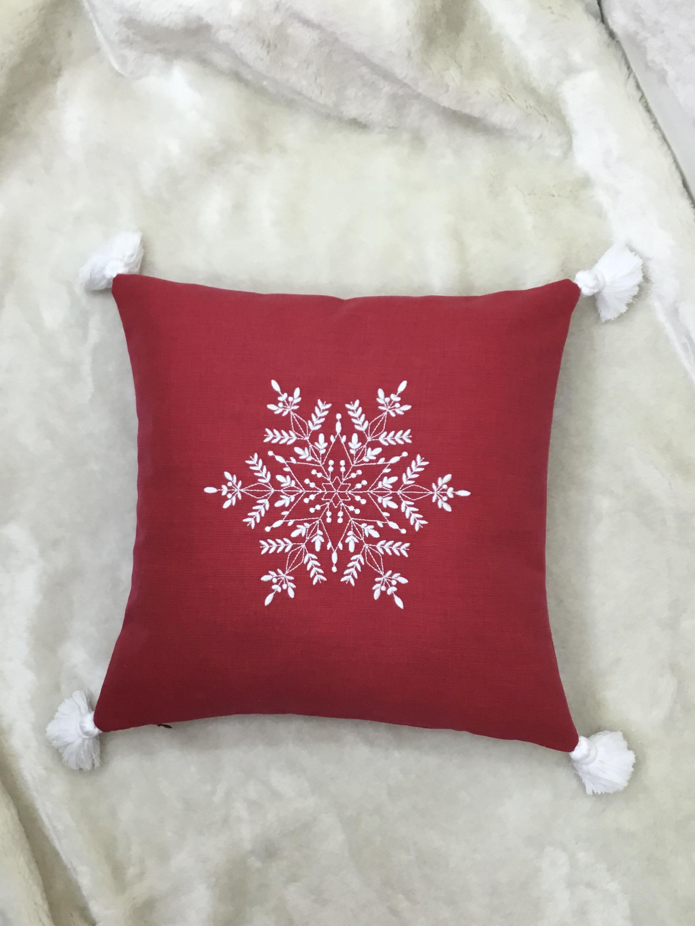 Snow White Dream Nakışlı Kırlent Kılıfı