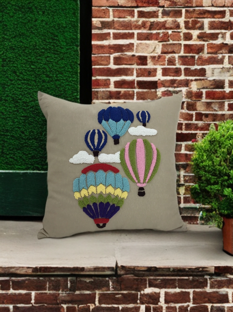 Balloons Punch Nakışlı Kırlent Kılıfı
