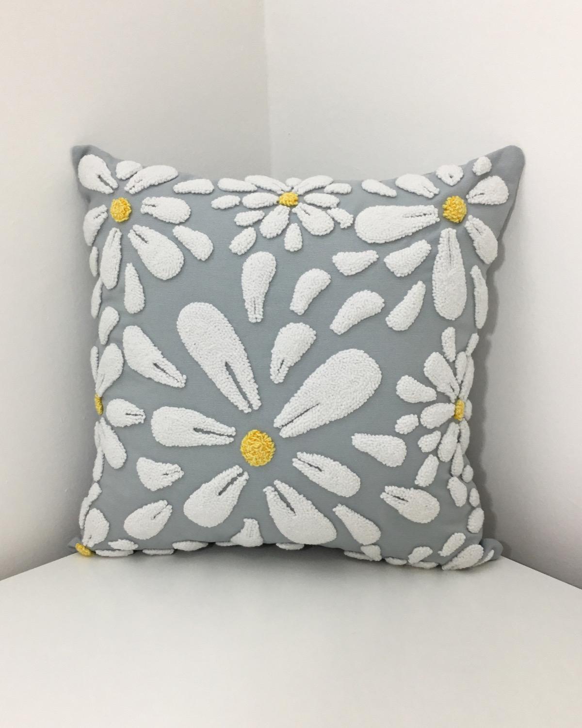 Joyful Daisies Papatyalı Punch Kırlent Kılıfı