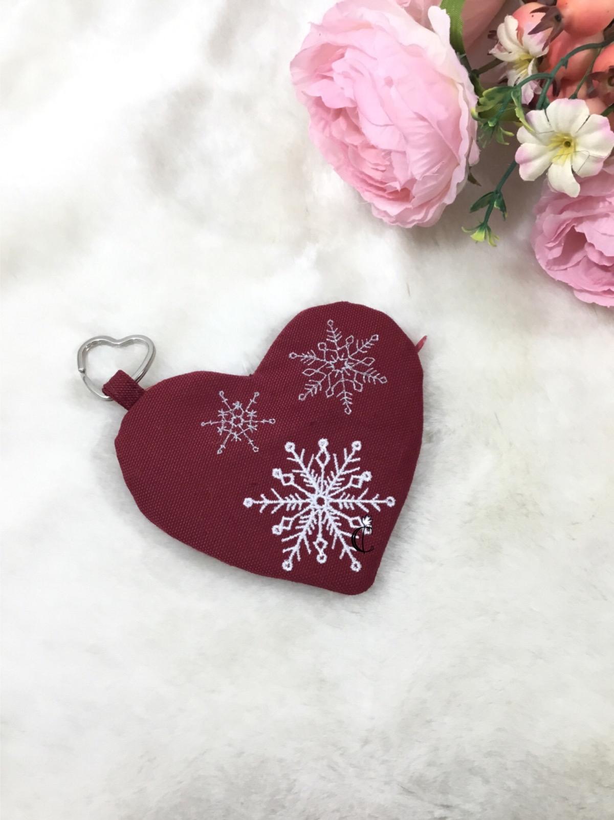 Snowing Heart Kartanesi Nakışlı Mini  Kalp Cüzdan