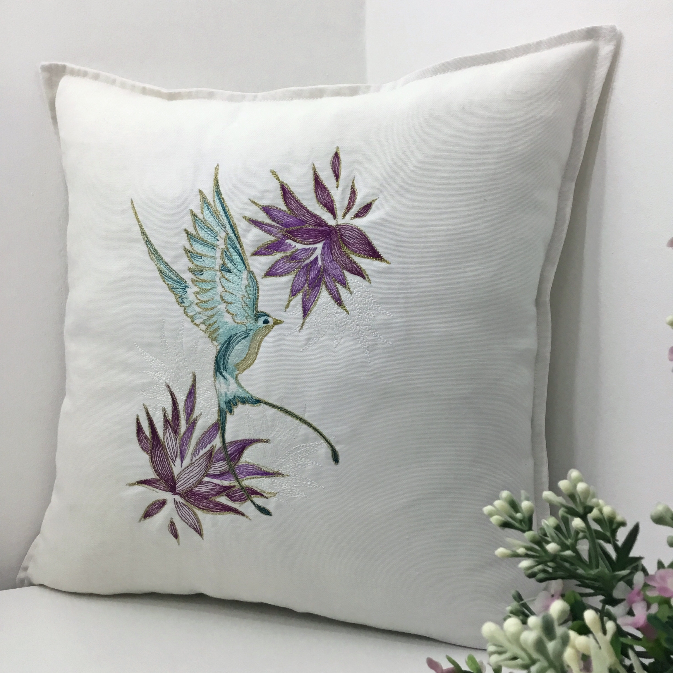 Elegant Swallow & Blooms - Kırlangıç Ve Çiçekler Kırlent Kılıfı