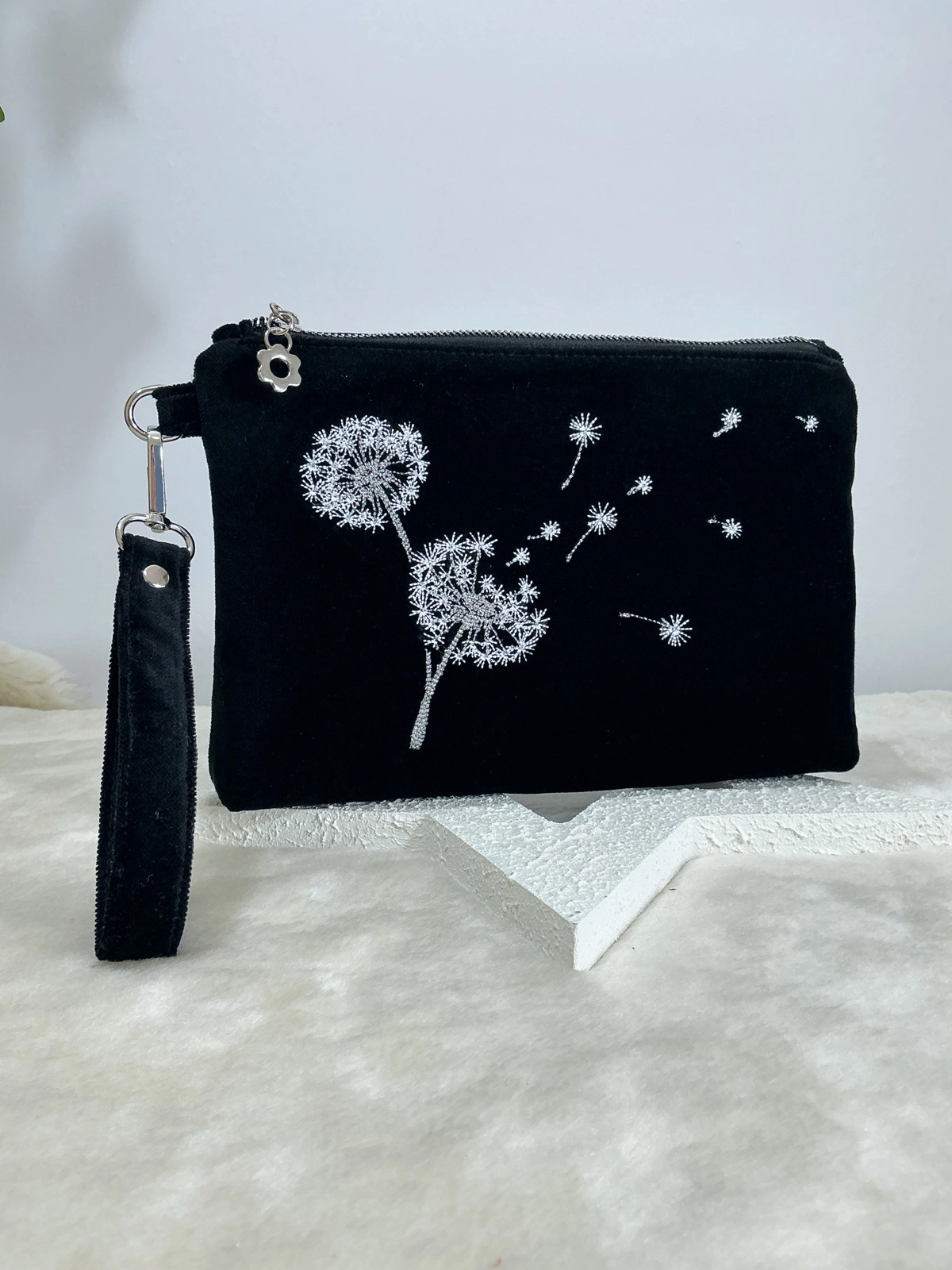 Velvet Dream Botanical Clutch Çanta | Karahindiba Nakışlı Kadife El Çantası